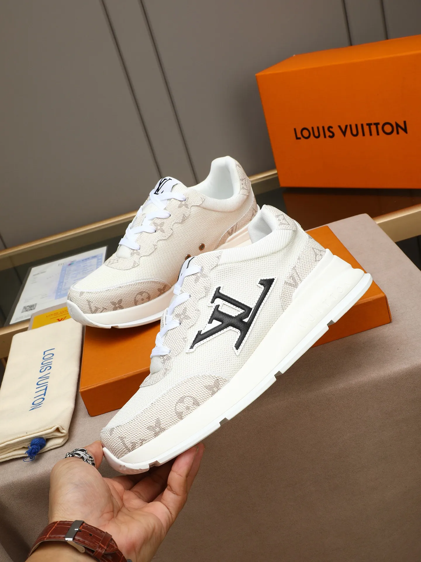 Men's shoes 💰460 Brand: LOUIS VUITTON Louis Vuitton LV Size: 38 39 40 41 42 43 44 (45 customized) Fabric: original cowhide cowhide 🔸Inside of: mesh 🔺Sole: counter foam outsole